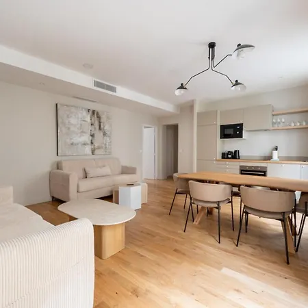 Luxe State Of The Art Near Montmartre Apartment